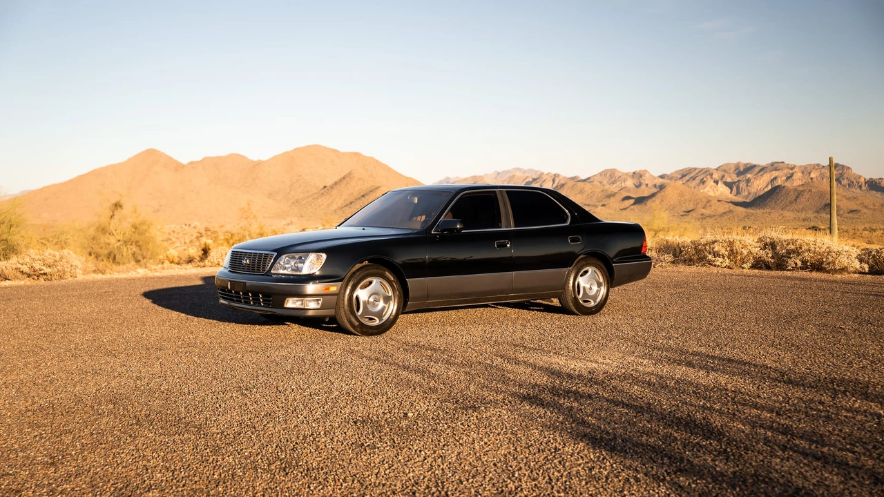 2000 Lexus LS 2nd Gen - Image 2 of 31