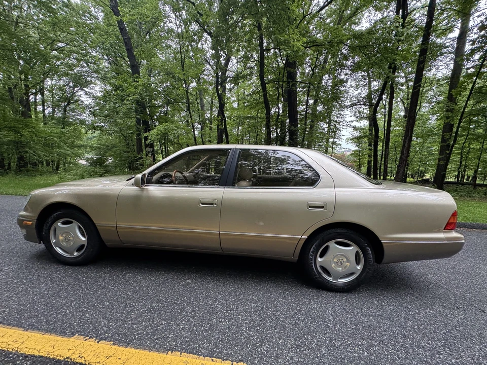 2000 Lexus - Image 11 of 31