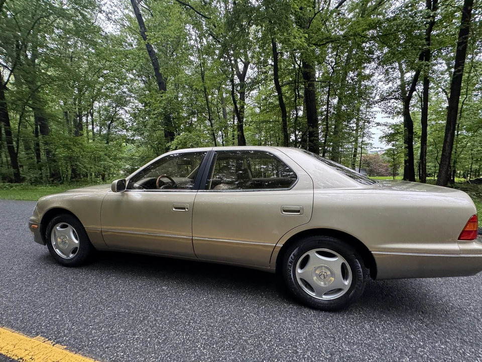 2000 Lexus - Image 12 of 31