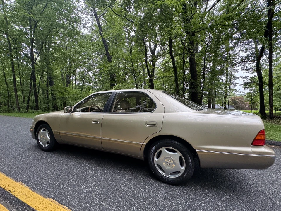 2000 Lexus - Image 13 of 31