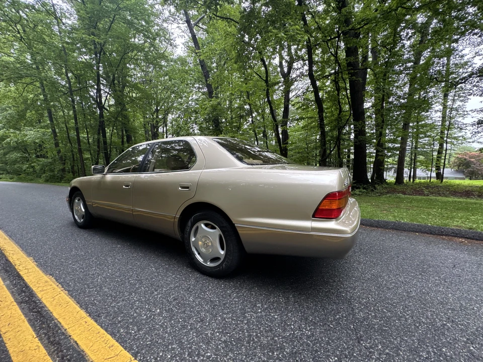 2000 Lexus - Image 16 of 31
