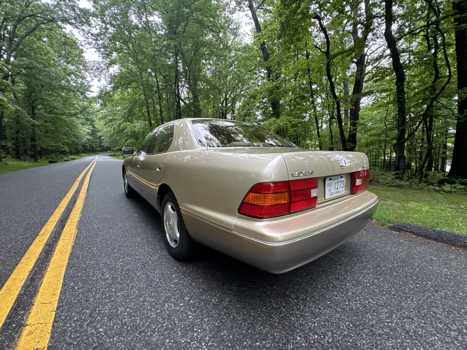 2000 Lexus - Image 19 of 31