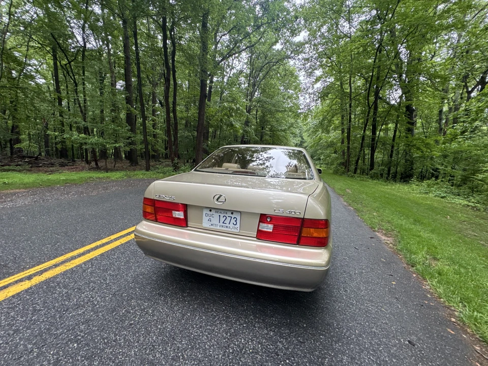 2000 Lexus - Image 27 of 31