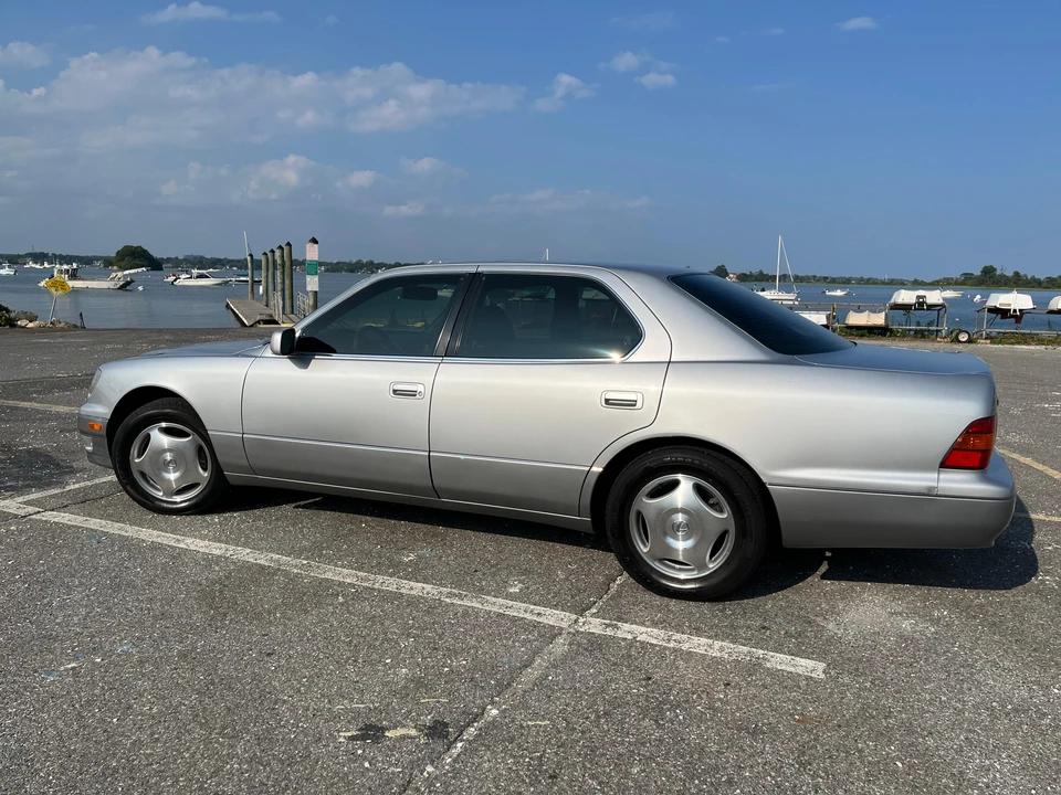 2000 Lexus LS 2nd Gen - Image 24 of 31