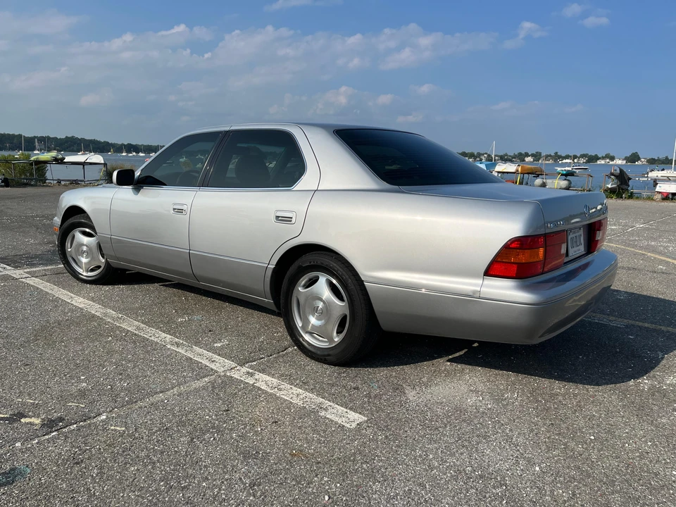 2000 Lexus LS 2nd Gen - Image 29 of 31