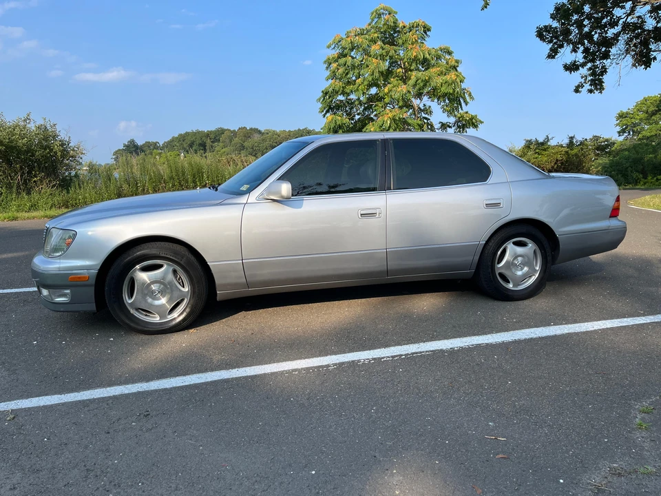 2000 Lexus LS 2nd Gen - Image 18 of 31