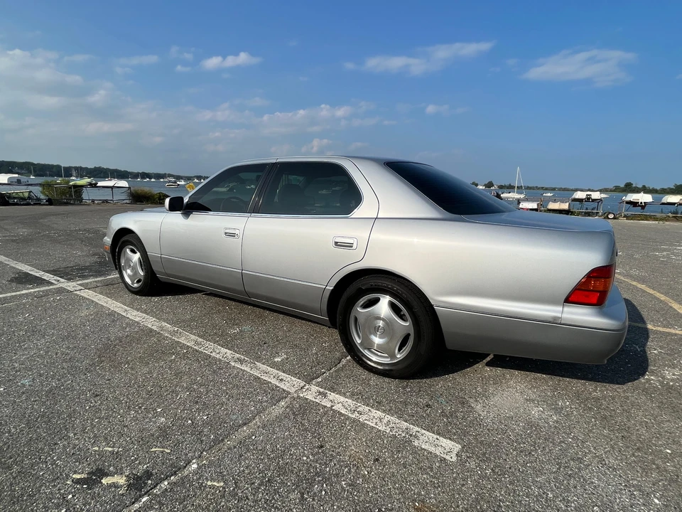2000 Lexus LS 2nd Gen - Image 26 of 31
