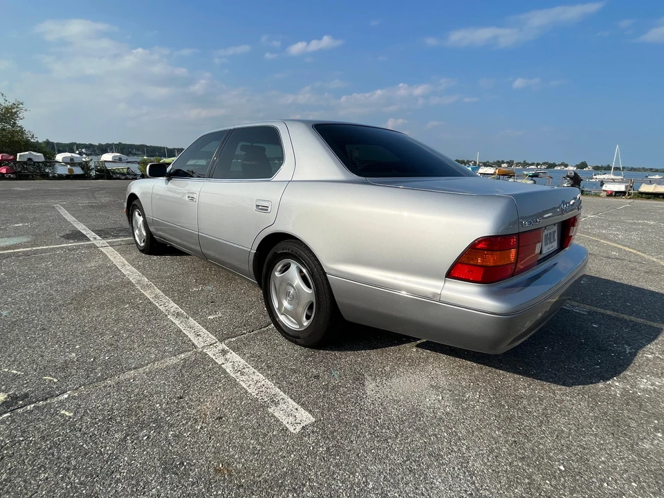 2000 Lexus LS 2nd Gen - Image 30 of 31
