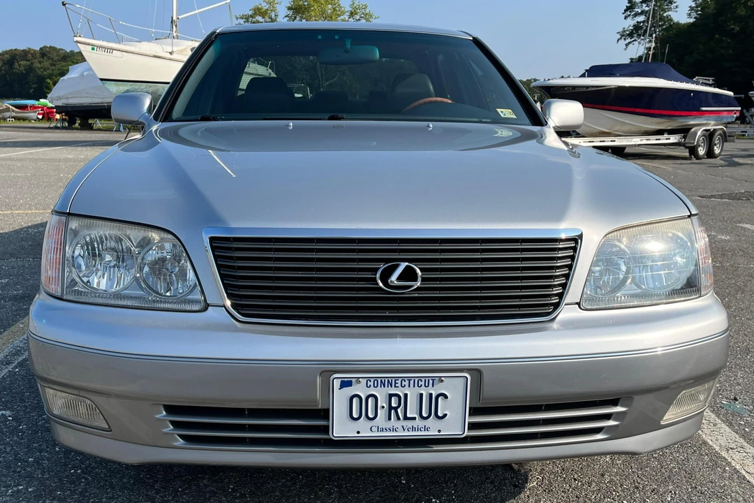2000 Lexus LS 2nd Gen - Image 2 of 31