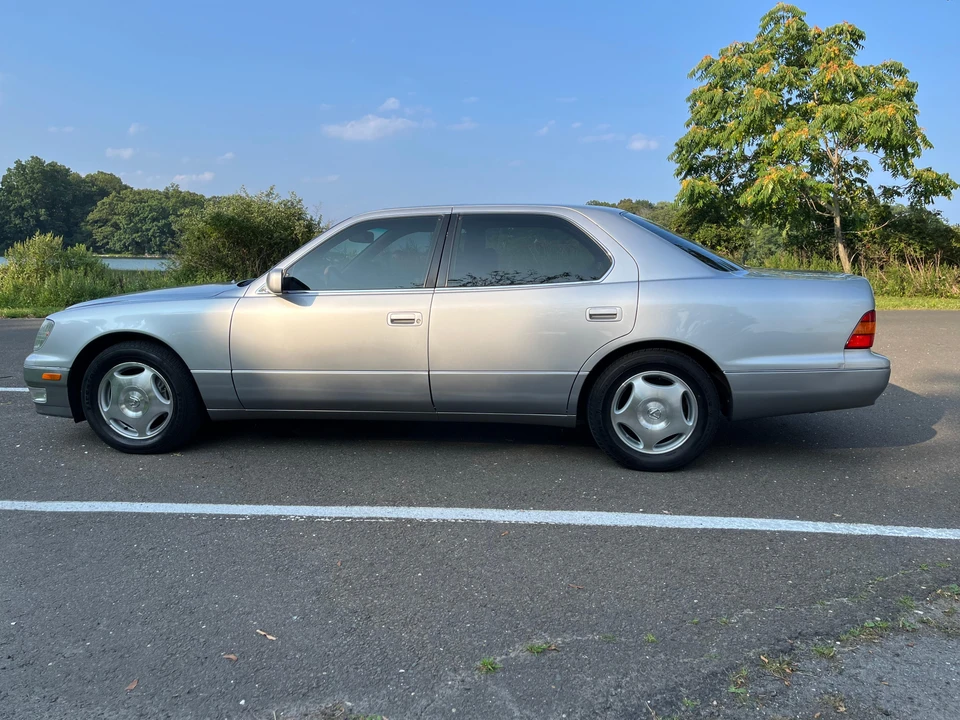 2000 Lexus LS 2nd Gen - Image 20 of 31