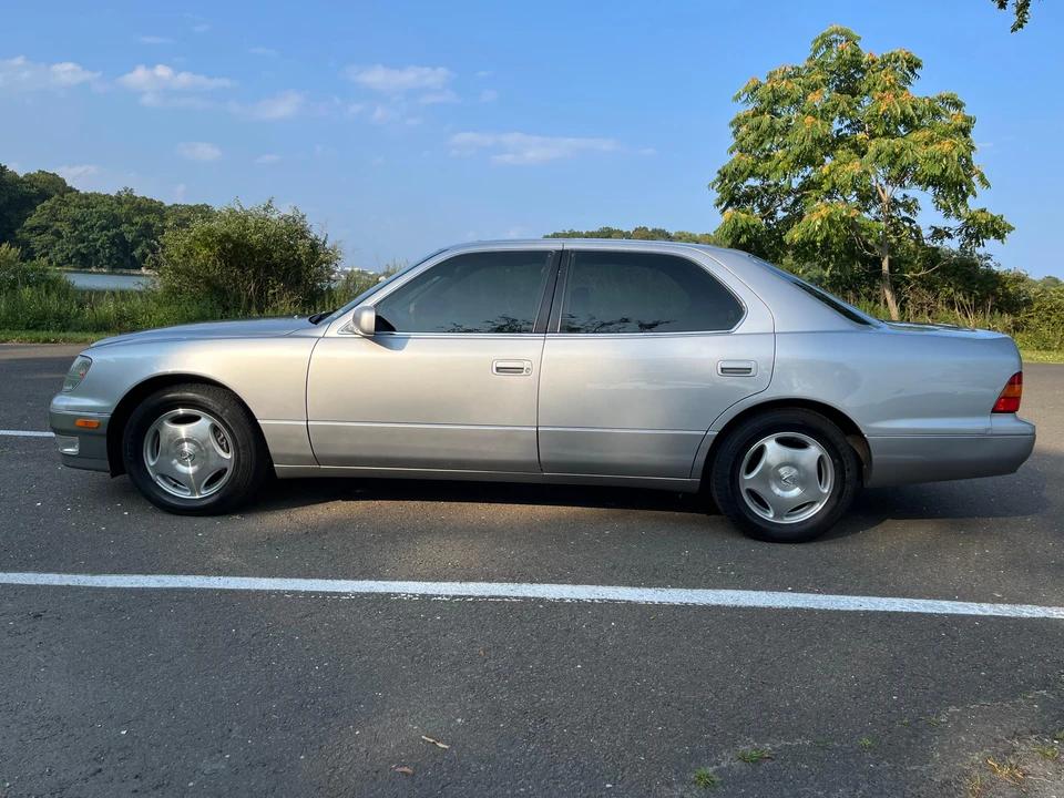 2000 Lexus LS 2nd Gen - Image 22 of 31