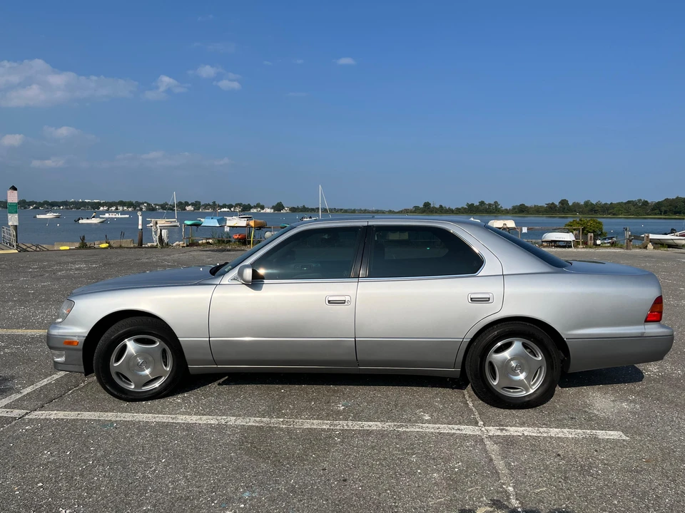2000 Lexus LS 2nd Gen - Image 21 of 31