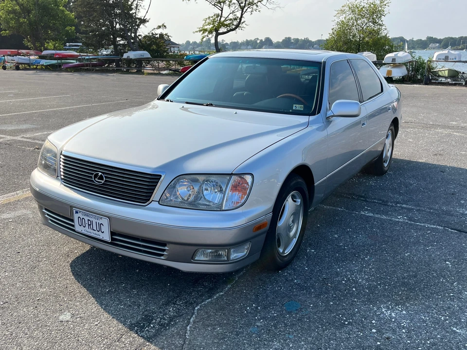2000 Lexus LS 2nd Gen - Image 10 of 31