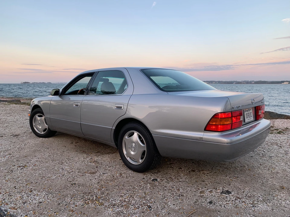 2000 Lexus LS 2nd Gen - Image 28 of 31