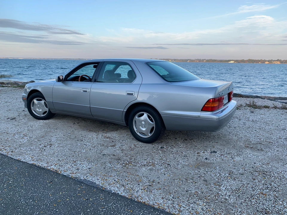 2000 Lexus LS 2nd Gen - Image 27 of 31