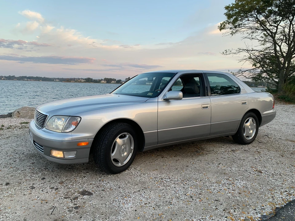 2000 Lexus LS 2nd Gen - Image 16 of 31
