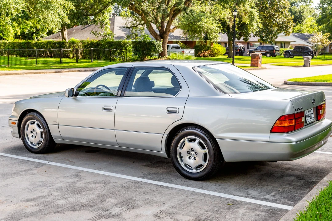 2000 Lexus LS 2nd Gen - Image 7 of 31