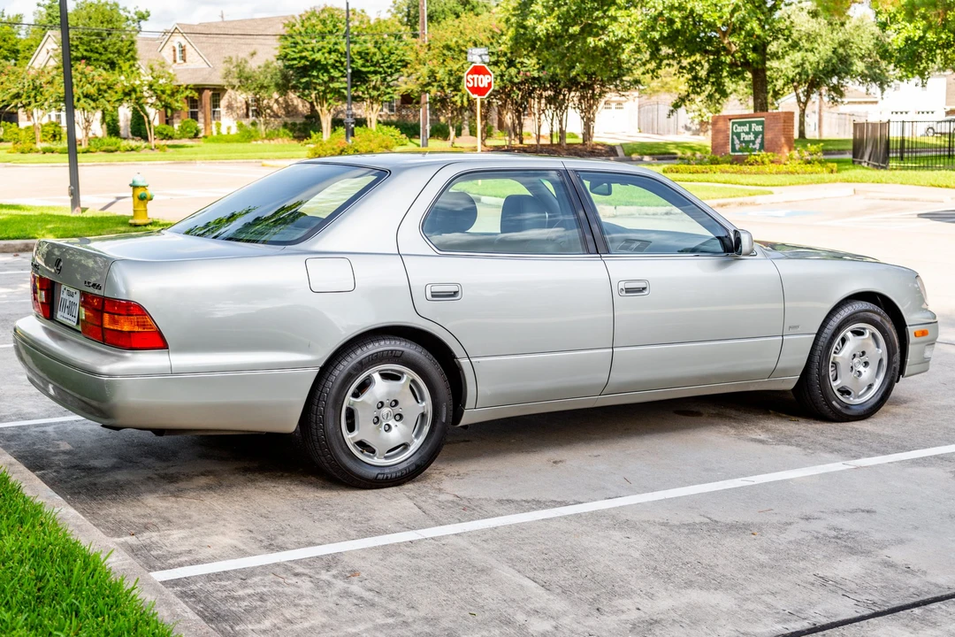 2000 Lexus LS 2nd Gen - Image 10 of 31