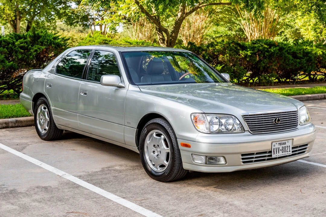 2000 Lexus LS 2nd Gen - Image 12 of 31