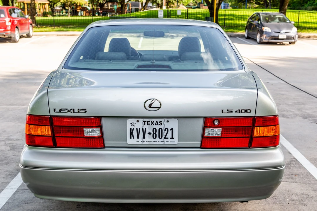 2000 Lexus LS 2nd Gen - Image 8 of 31
