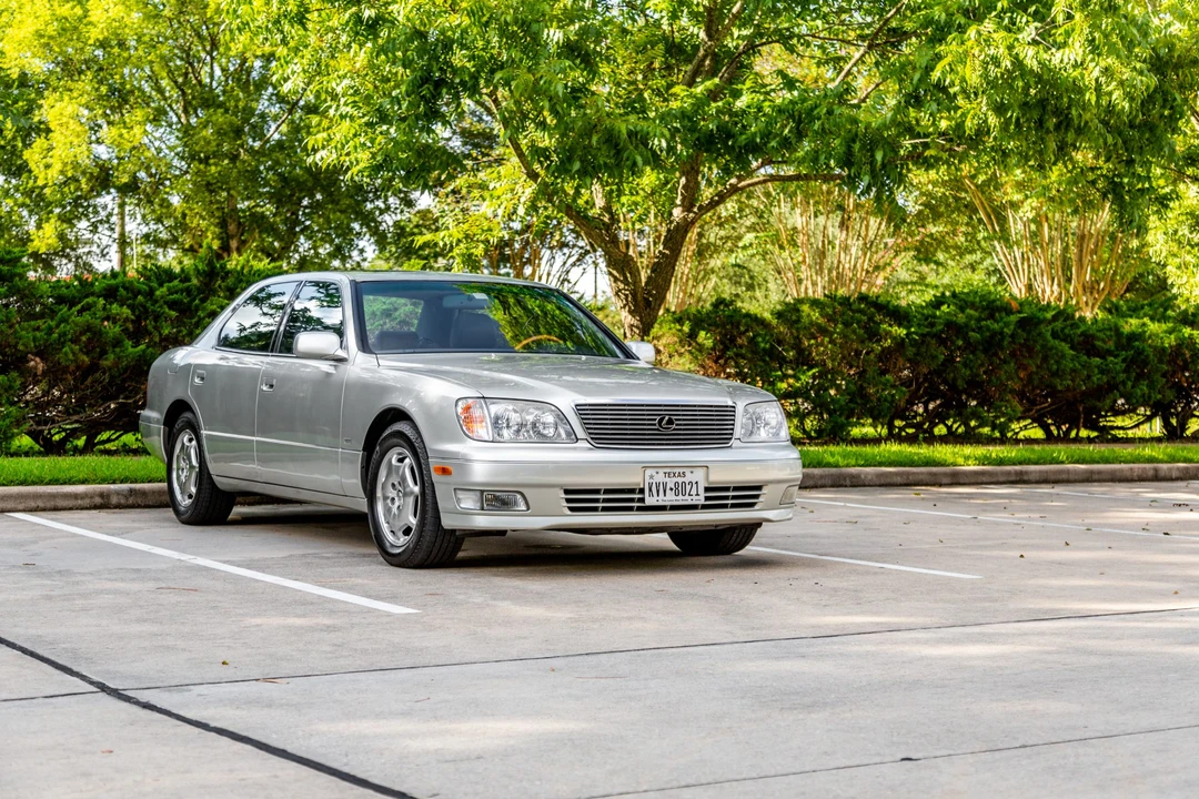 2000 Lexus LS 2nd Gen - Image 13 of 31