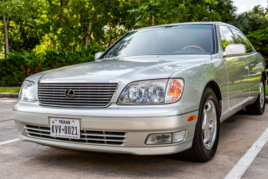 2000 Lexus LS 2nd Gen - Image 2 of 31