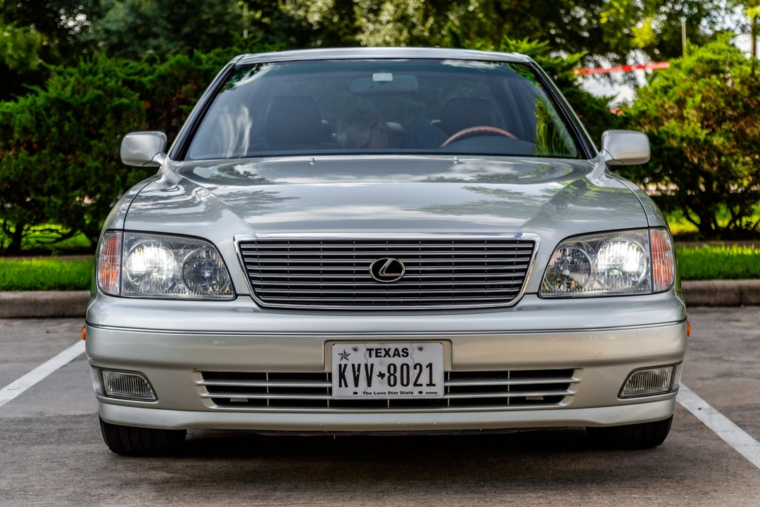 2000 Lexus LS 2nd Gen - Image 16 of 31