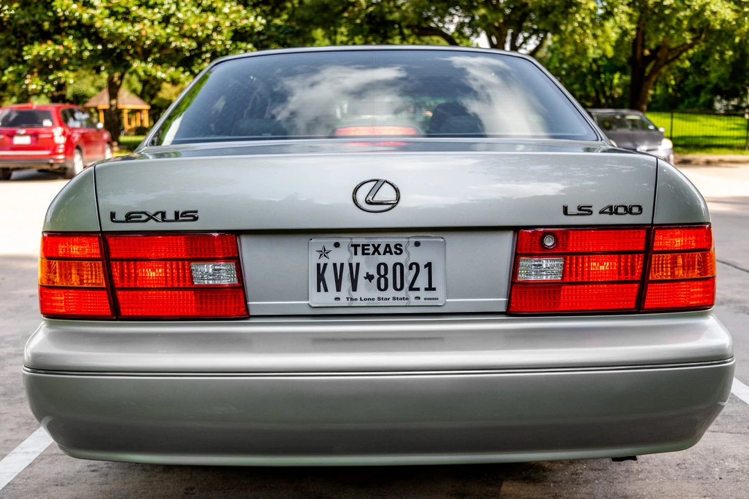 2000 Lexus LS 2nd Gen - Image 9 of 31
