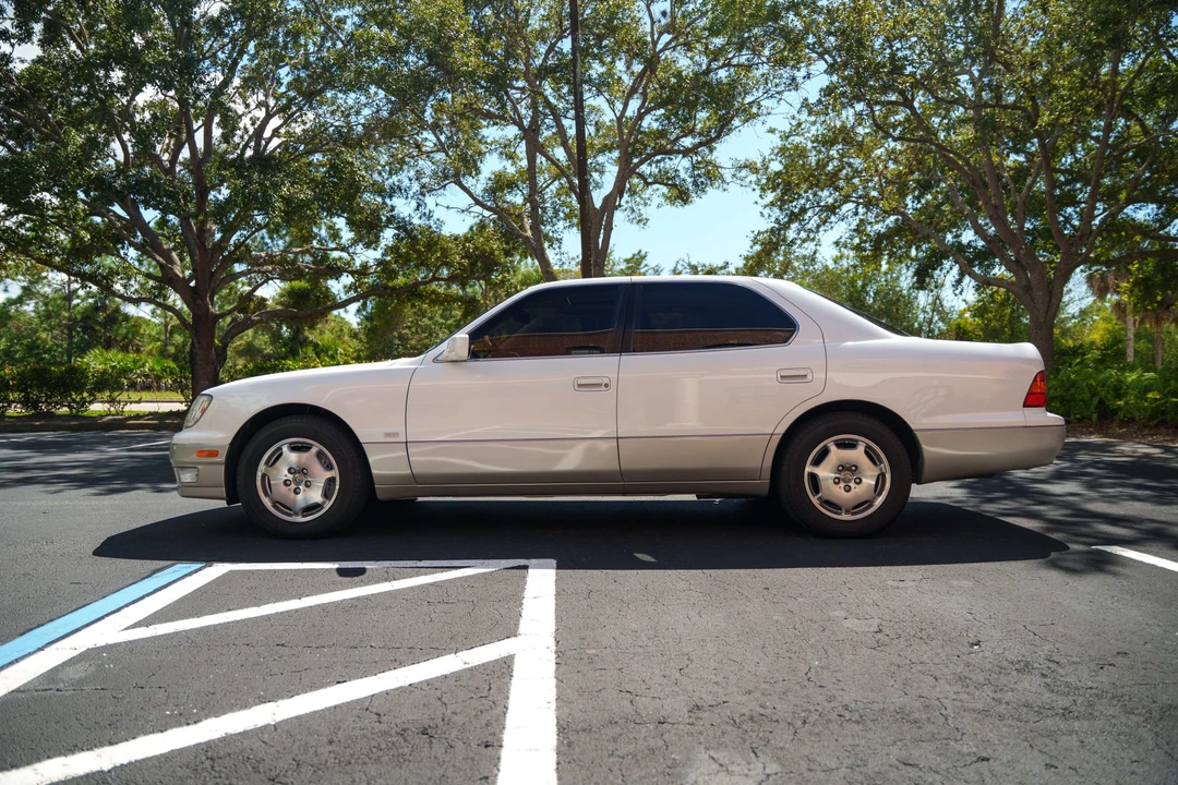 2000 Lexus LS 2nd Gen - Image 16 of 31