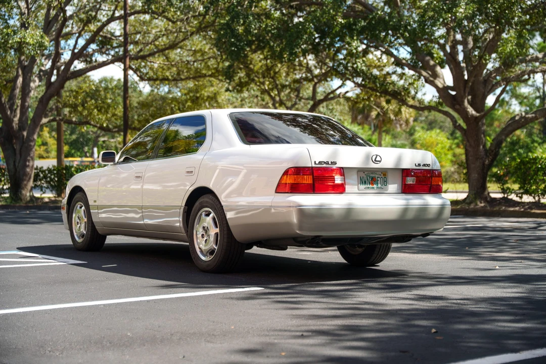 2000 Lexus LS 2nd Gen - Image 15 of 31