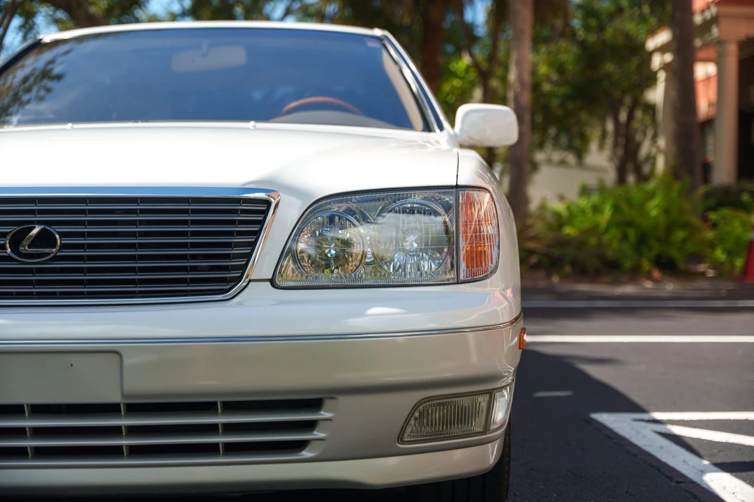 2000 Lexus LS 2nd Gen - Image 22 of 31