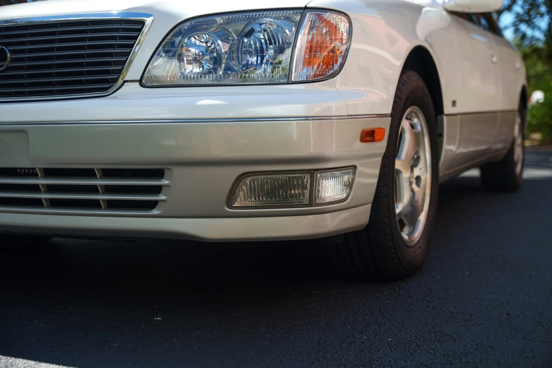 2000 Lexus LS 2nd Gen - Image 19 of 31