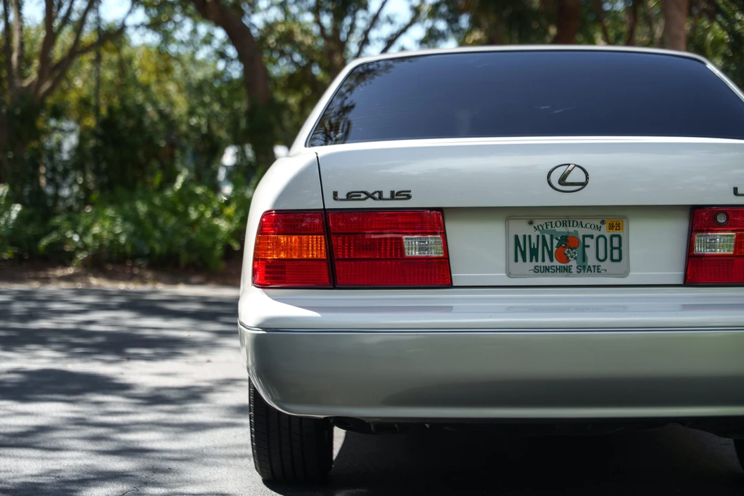 2000 Lexus LS 2nd Gen - Image 27 of 31