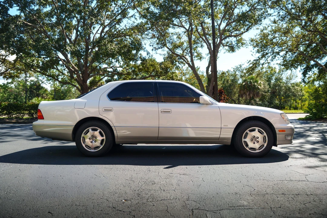 2000 Lexus LS 2nd Gen - Image 9 of 31