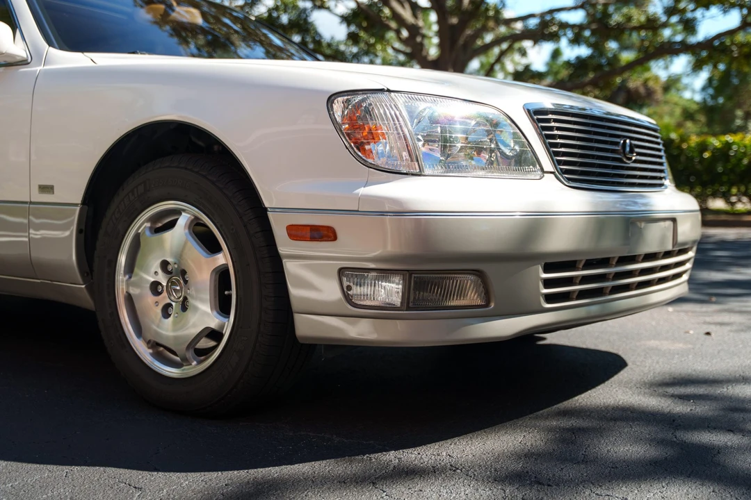 2000 Lexus LS 2nd Gen - Image 18 of 31
