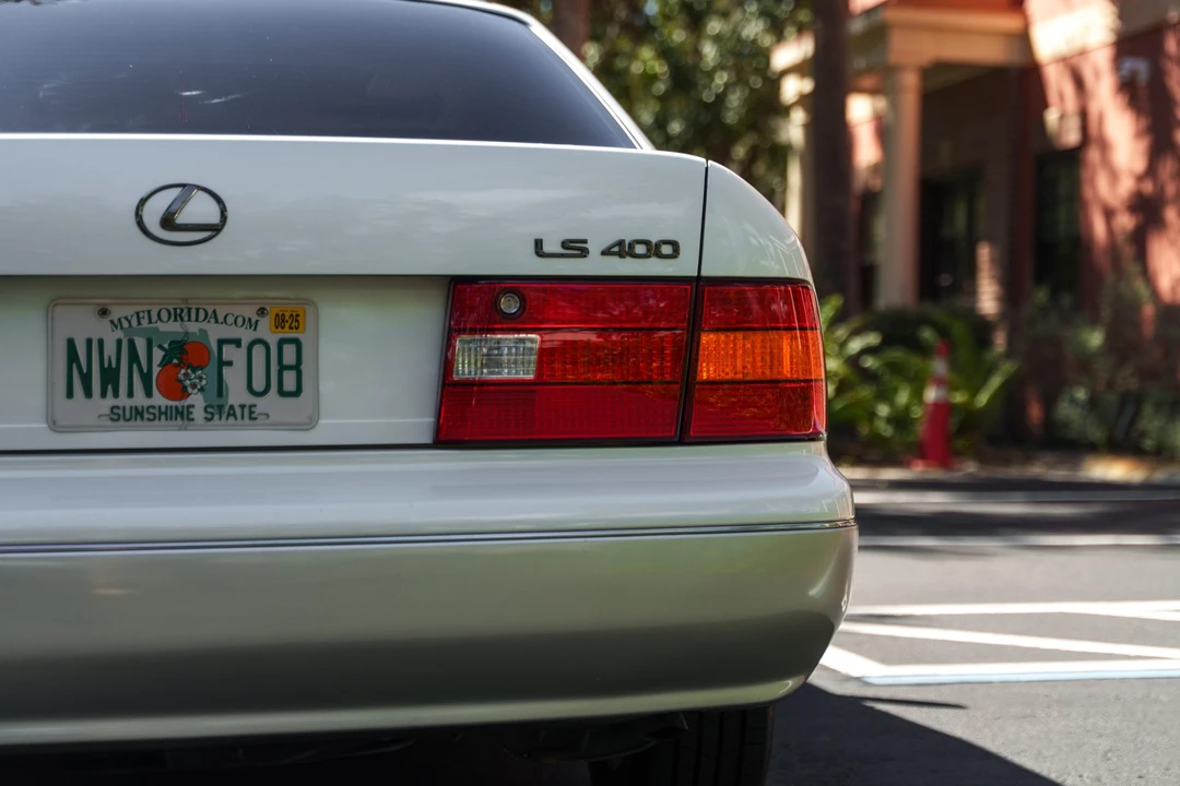 2000 Lexus LS 2nd Gen - Image 28 of 31