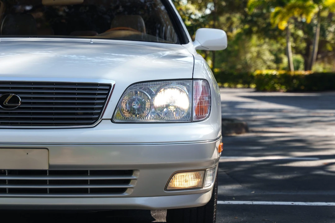 2000 Lexus LS 2nd Gen - Image 24 of 31
