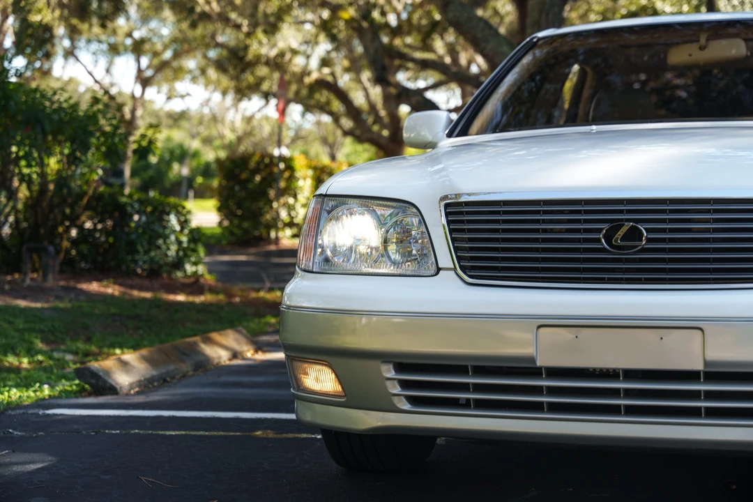 2000 Lexus LS 2nd Gen - Image 23 of 31