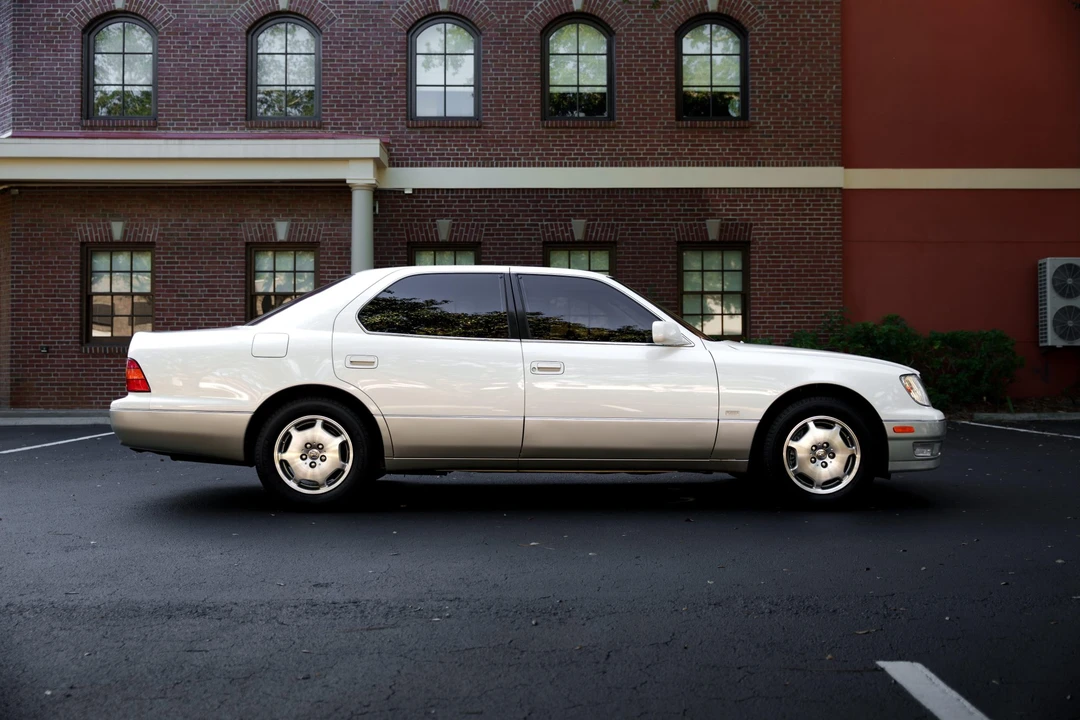 2000 Lexus LS 2nd Gen - Image 8 of 31