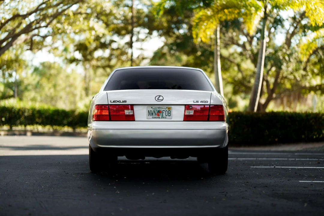 2000 Lexus LS 2nd Gen - Image 11 of 31