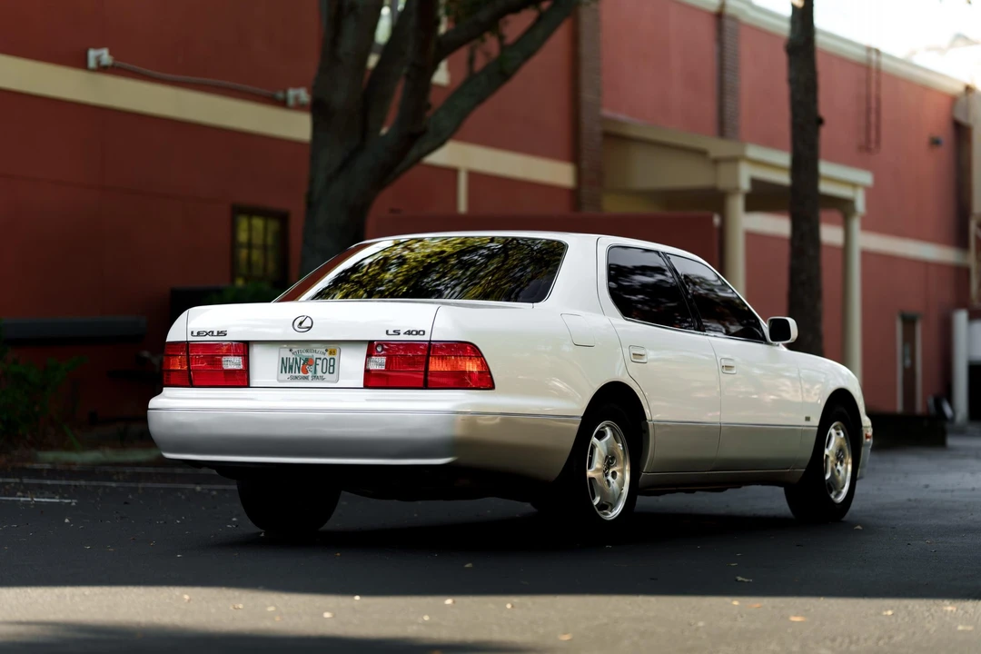 2000 Lexus LS 2nd Gen - Image 10 of 31