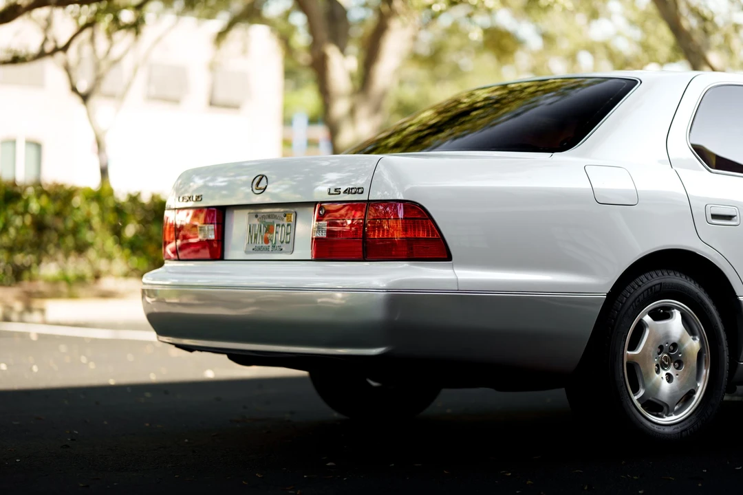 2000 Lexus LS 2nd Gen - Image 25 of 31