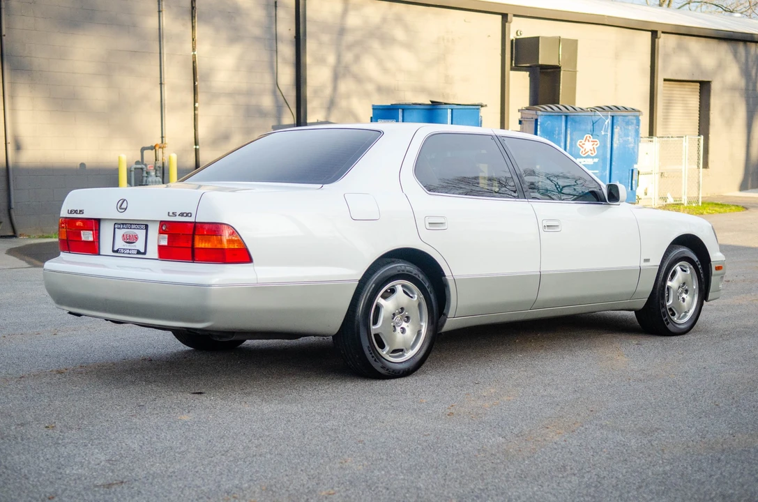 2000 Lexus LS 2nd Gen - Image 15 of 31