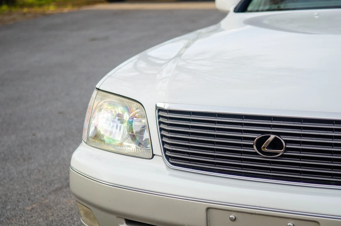 2000 Lexus LS 2nd Gen - Image 25 of 31