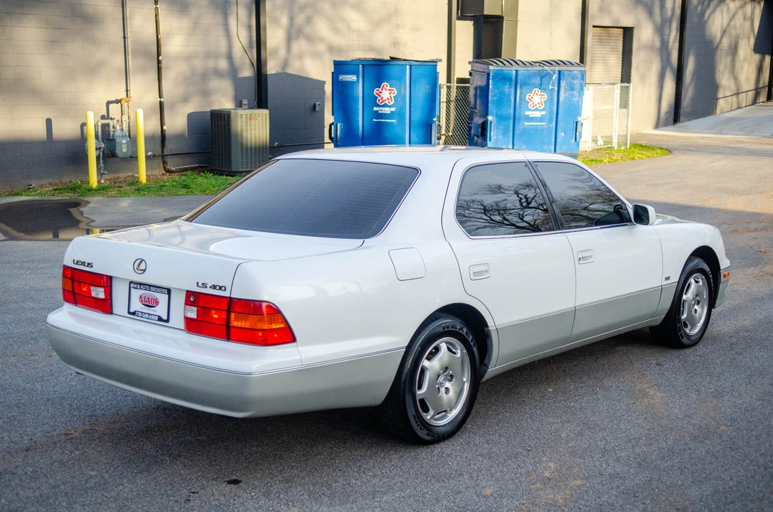 2000 Lexus LS 2nd Gen - Image 17 of 31
