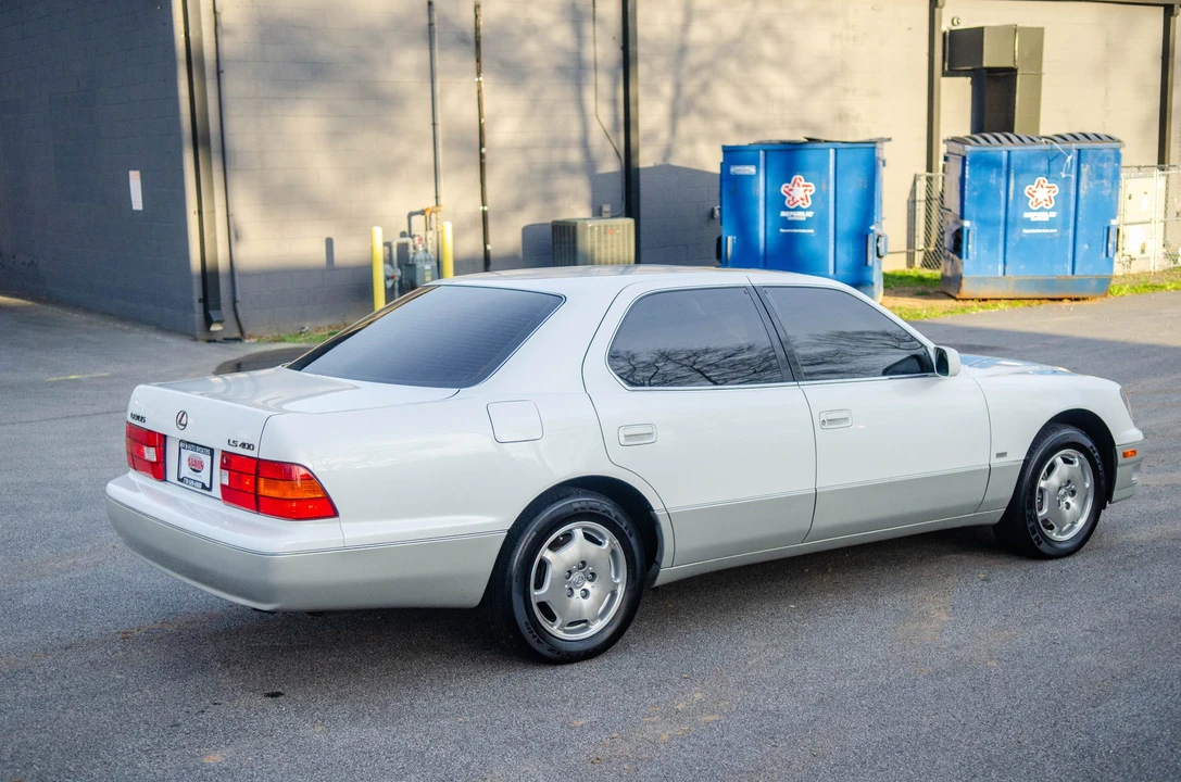 2000 Lexus LS 2nd Gen - Image 16 of 31