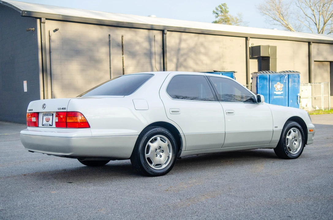 2000 Lexus LS 2nd Gen - Image 14 of 31