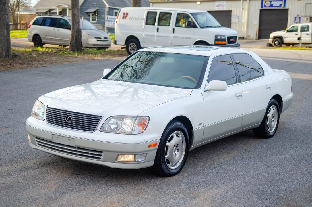 2000 Lexus LS 2nd Gen - Image 4 of 31