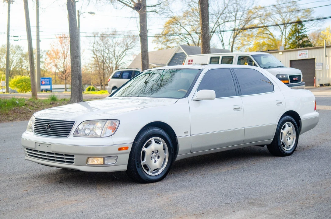 2000 Lexus LS 2nd Gen - Image 2 of 31