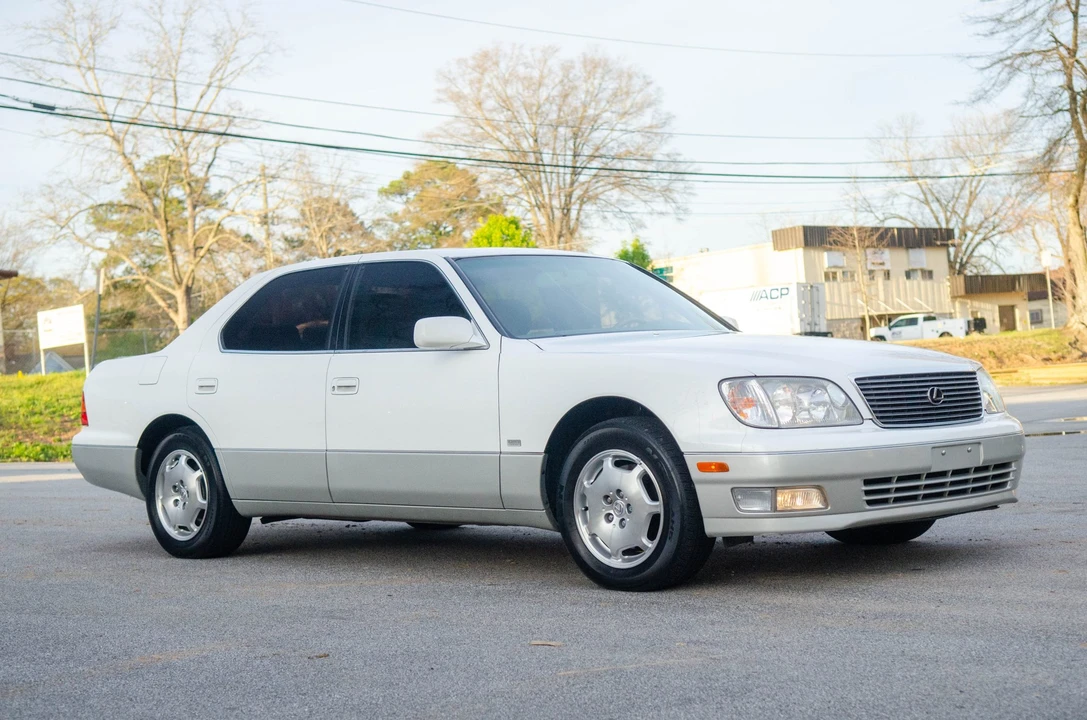2000 Lexus LS 2nd Gen - Image 11 of 31